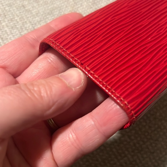 Authentic Louis Vuitton EPI Red key holder CA0968 - Picture 9 of 15